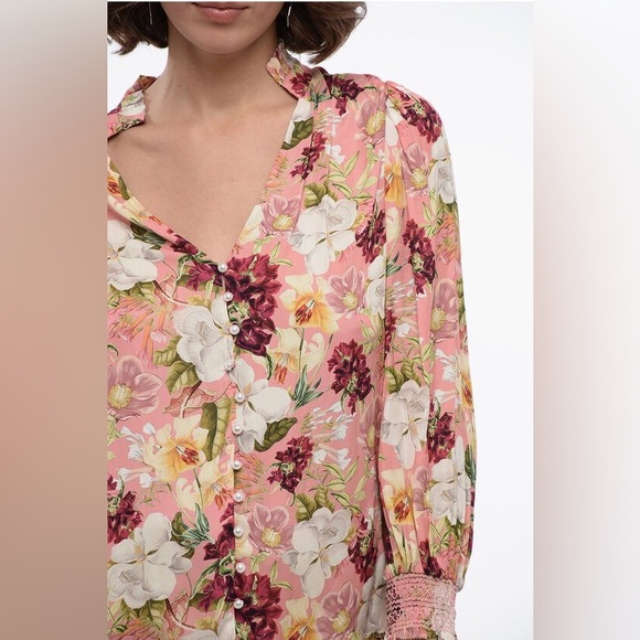 Alice + Olivia Floral-Printed Blouse with Jewel Buttons (size M) - Picture 3 of 13